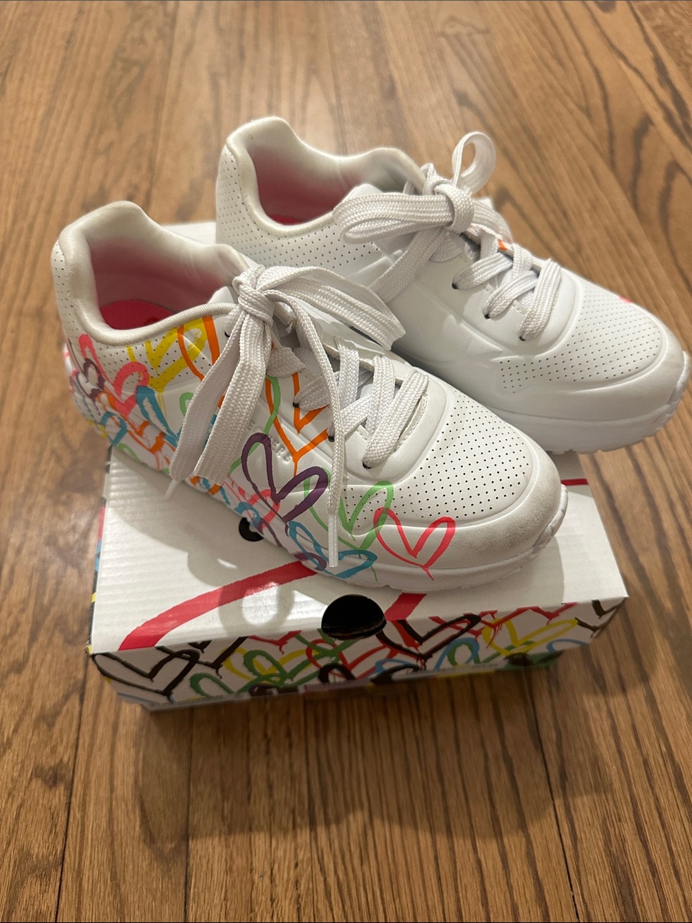 Skechers White Kids Sneakers with Multicolor Heart Print